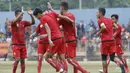 Pemain Persija merayakan gol yang dicetak oleh Jaimerson Xavier ke gawang Persika Karawang pada laga uji coba di Stadion Soemantri Brodjonegoro, Kuningan, Jakarta, Sabtu (30/12/2017). Persija menang 3-1 atas Persika. (Bola.com/M Iqbal Ichsan)