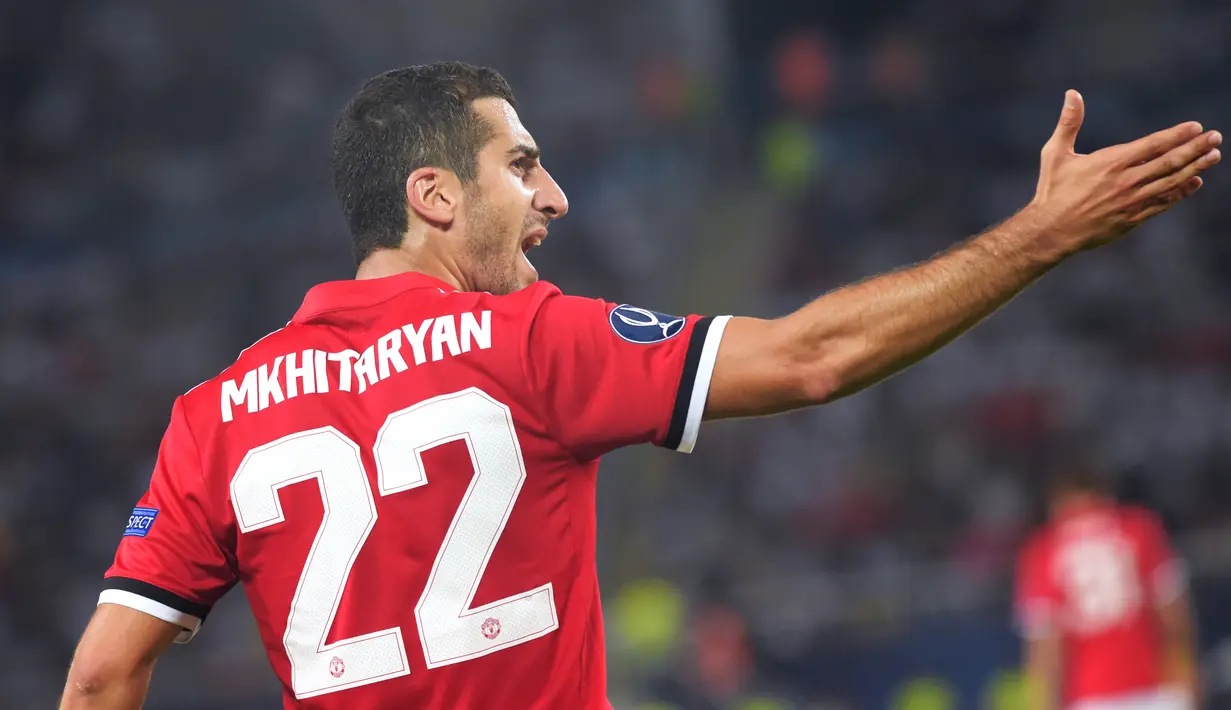 6. Henrikh Mkhitaryan - Pemain Arsenal ini jadi salah satu pembelian termahal Mourinho saat di MU. Gelandang Timnas Armenia itu direkrut seharga 42 juta euro dari Borussia Dortmund. (AFP/Armend Nimani)