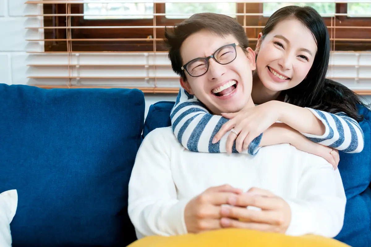 couple juli perhatian
