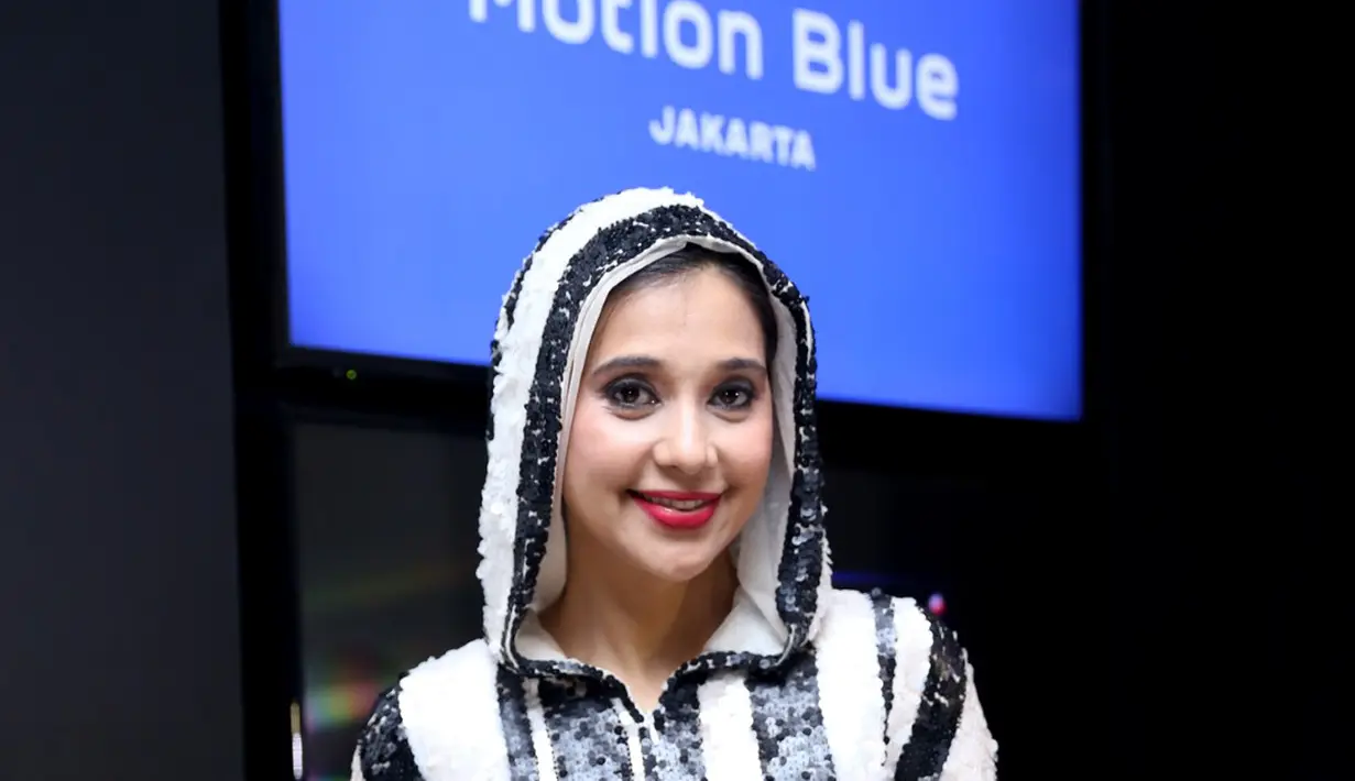 "Usia boleh nggak muda lagi, tapi semangat untuk menghibur bapak-bapak pejuang kemerdekaan malam ini tetap nggak boleh kalah dong sama umur," urai Ayu Azhari. (Andy Masela/Bintang.com)