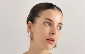 Tasya Farasya Manglingi dengan Glass Skin dan Makeup Minimalis