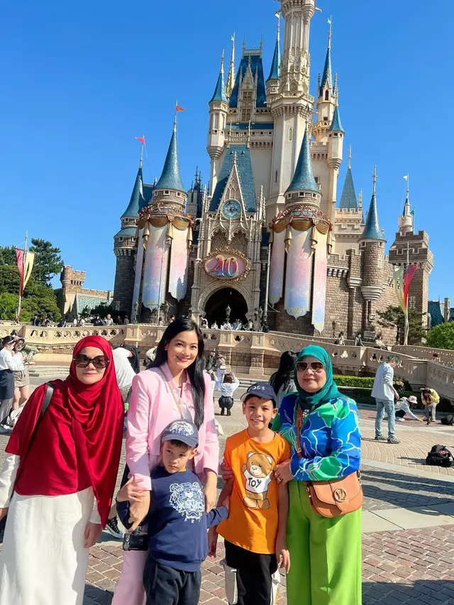 Titi Kamal liburan di Jepang (Foto: Instagram titi_kamall)