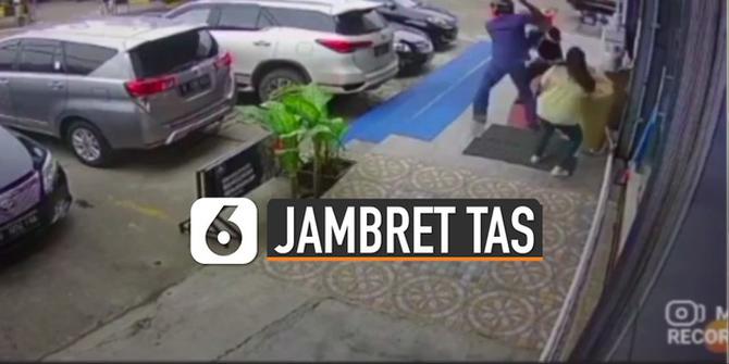 VIDEO: Viral Aksi Jambret Tas di Depan Sebuah Toko