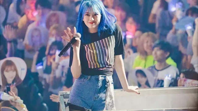 rambut biru