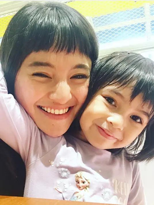 Ditemui di kawasan Pondok Indah, Jakarta Selatan, Jumat (2/6/2017), Marshanda menceritakan perkembangan Sienna yang terkadang membuatnya tercengang. Terlebih dengan omongan yang diucapkan Sienna. (Instagram/marshanda99)