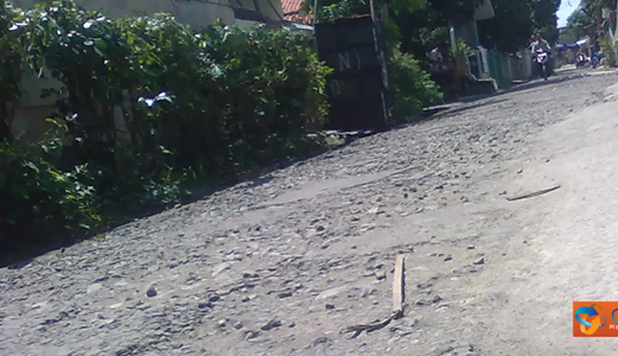 Citizen6, Tanjung Priok: Warga Jalan Swasembada Barat 12 Kelurahan Kebon Bawang, Kecamatan Tanjung  Priok, Jakarta Utara minta agar jalan yang rusak berbatu dengan kondisi lapisan aspal terkelupas segera diperbaiki. (Pengirim: Budi Sasmito)
