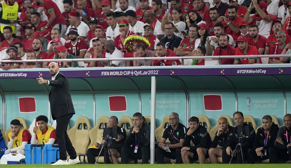 Regragui pernah memperkuat klub kenamaan di Prancis seperti Toulouse FC pada 1999-2002. Ia juga sempat membela klub Spanyol Racing Santander pada 2004-2006. (AP/Pavel Golovkin)