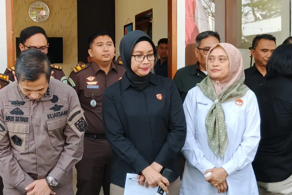 Rekonstruksi kasus penganiayaan Taufik Hidayat terhadap Yuvita Tri Rezeki di Mapolda Jabar, Kamis (2/7/2026).