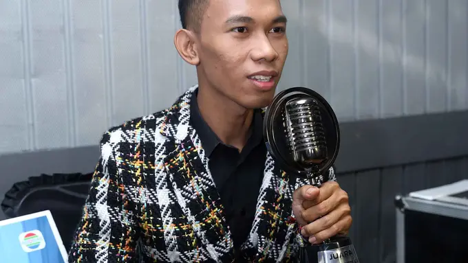 [Bintang] Cemen menjadi juara SUCA