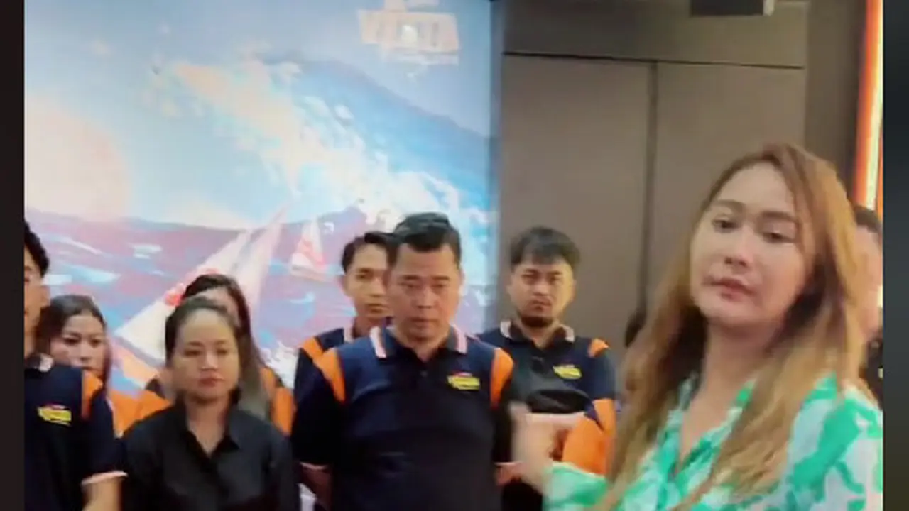 Inul Daratista di Tempat Karaokenya Sambil Bahas Pajak