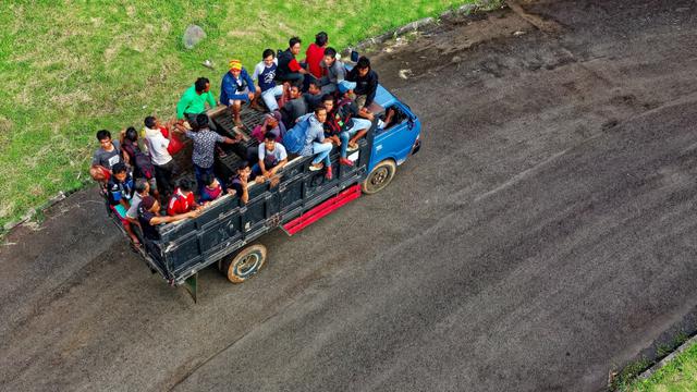 Ilustrasi truk, bak truk