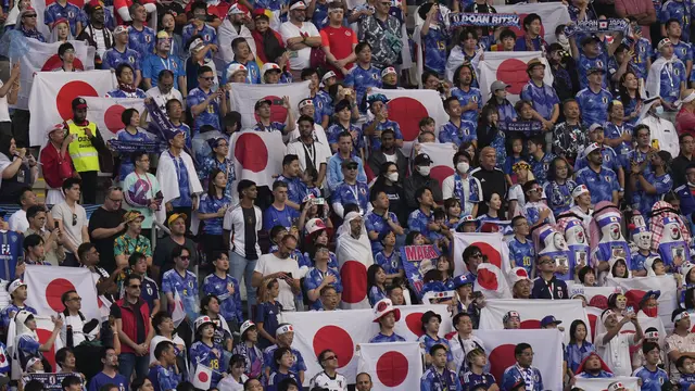 Gaya Unik Suporter Jepang Saat Lawan Jerman di Piala Dunia 2022