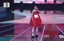 Satu Studio Ketawa Melihat Gaya Rina Nose Impersonate Evi Masamba di atas Panggung