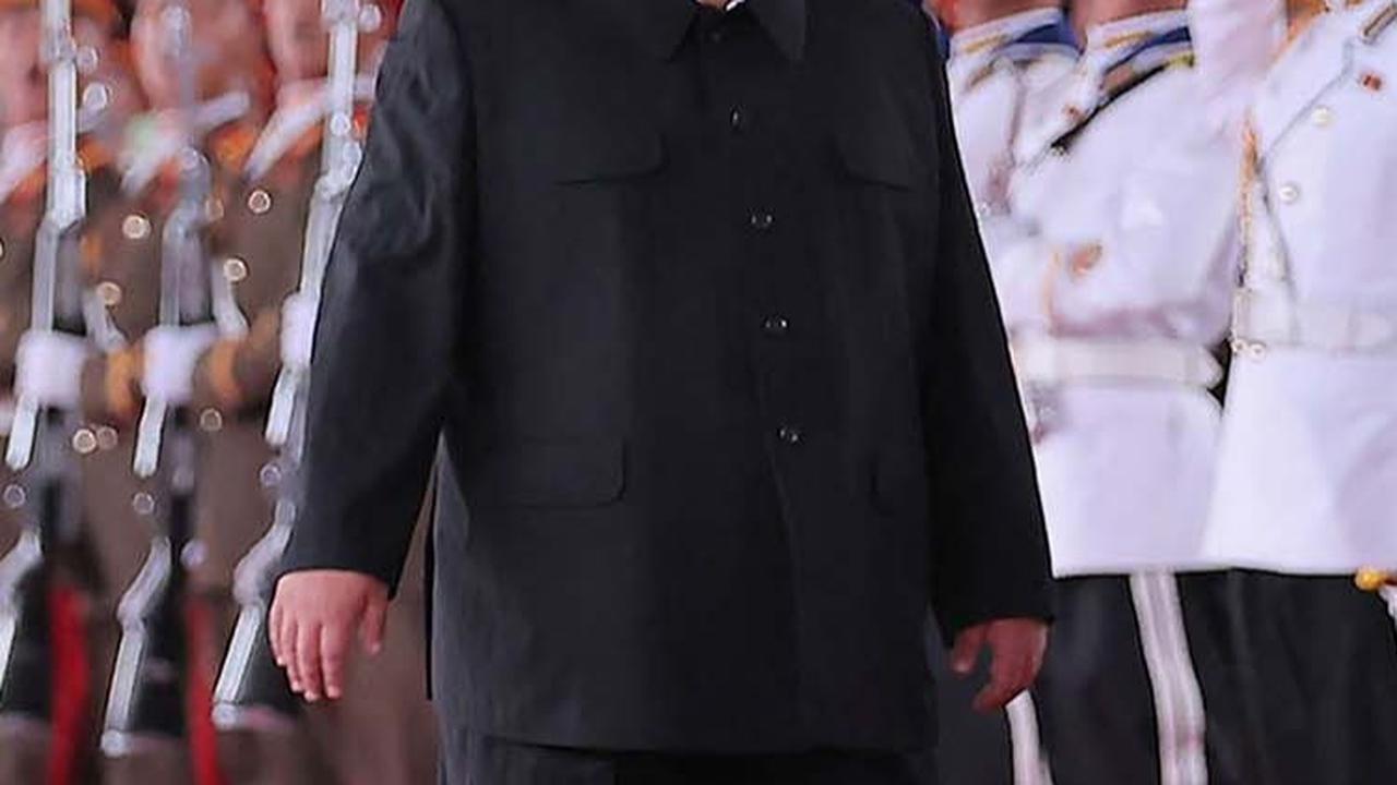 Foto-foto yang dirilis KCNA memperlihatkan momen keberangkatan Kim Jong un dari Stasiun Pyongyang, Korea Utara, pada Minggu (10/9) sore.