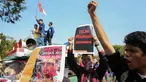 Massa dari Aliansi Indonesian Society for Humanity (ISFH) menggelar aksi di depan Istana Negara, Jakarta, Kamis (3/9/2015). Massa menolak kedatangan Presiden Mesir ke Indonesia terkait pelanggaran HAM dan demokrasi di Mesir. (Liputan6.com/Faizal Fanani)