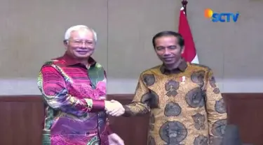 Presiden Joko Widodo atau Jokowi bertemu dengan Perdana Menteri Malaysia Mohamad Najib di Kota Kuching, Serawak, Malaysia.