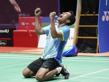 Chico Aura Dwi Wardoyo menjadi wakil Indonesia pertama yang sukses melaju ke partai final Malaysia Masters 2022. Ia sukses mengalahkan wakil China, Lu Guang Zu lewat rubber game. Chico kalah di gim pertama dengan skor 20-22. Namun, pemuda 24 tahun tersebut mampu menyamakan kedudukan di gim kedua dengan skor 23-21 dan berbalik menang di gim ketiga dengan skor 21-19. (AP/Kien Hou)
