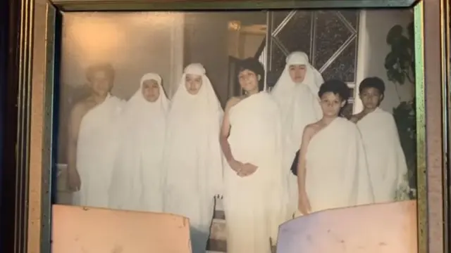 Baim Wong sempat mengunjungi rumah masa kecilnya di Purwakarta