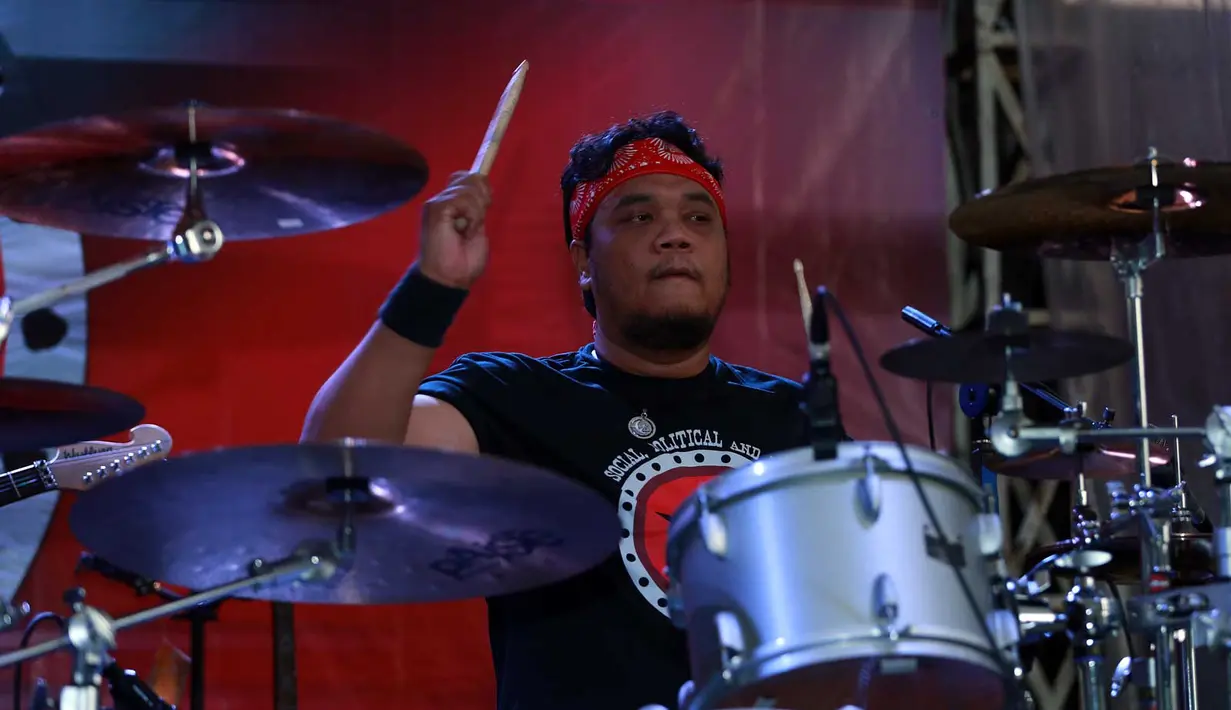 Energi musik yang dimiliki ome sangat perlu diapresiasi, karena ome berani membuat album di saat kondisi musik indonesia sedang krisis, terutama musik rock yang terlihat tengah lesu. (Deki Prayoga/Bintang.com)