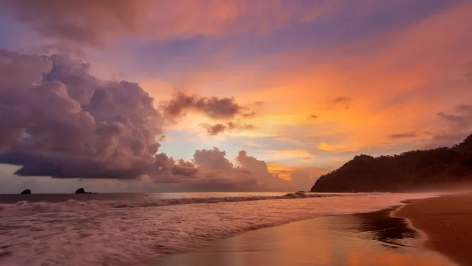 7 Tempat Terbaik untuk Punya Kisah Cinta dengan Indonesia