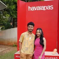 intip gaya busana Naura Ayu saat Me Time (Havaianas)