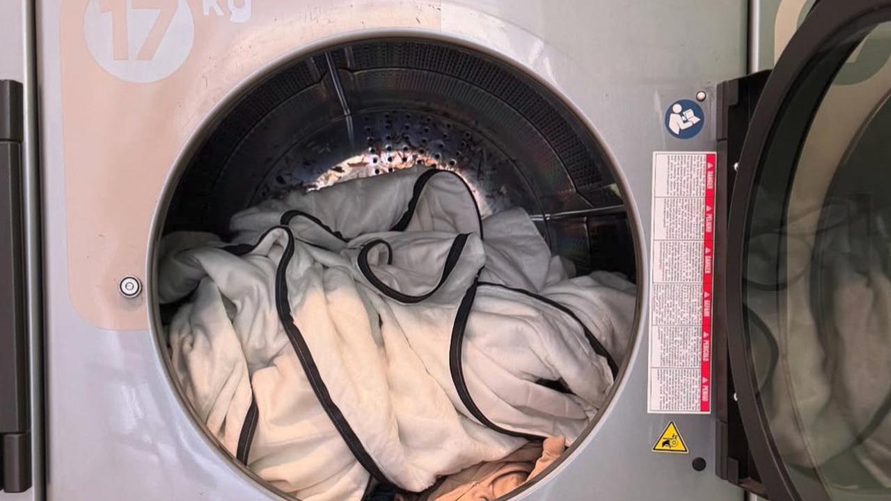 Ajarkan Skill Bertahan di Tempat Asing, Potret Zaskia Adya Mecca Ajak Putri Cantiknya ke Laundry di Portugal