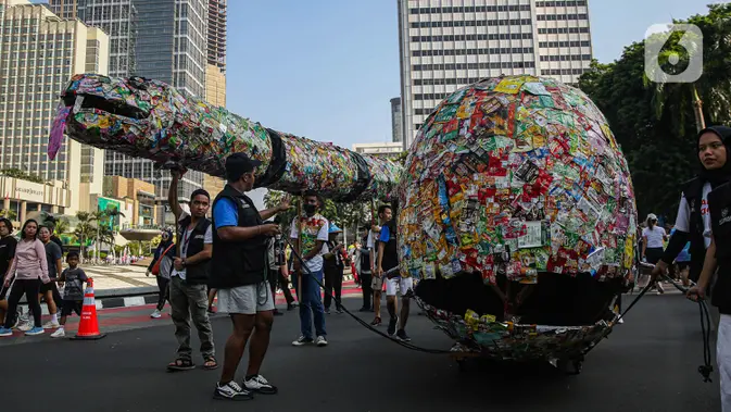 Monster Laut Terdampar di Bundaran HI: Paus dan Ular Raksasa Bikin Geger Jakarta!