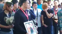 Jenazah pramugara AirAsia Wismoyo Ari Prambudi dimakamkan. (Liputan6.com/ Reza Kuncoro)
