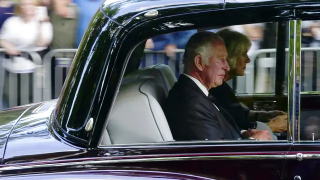 Queen Consort Camilla dan Raja Charles.  (Victoria Jones/PA via AP)