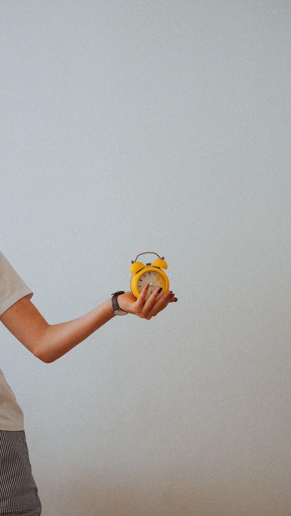 6. Mentari pagi begitu indah, menghampiri tidurmu dan membangunkanmu. Engkau sangat berarti untukku, karena engkau adalah tukang bersih-bersih rumahku.

7. Fungsi hati itu sebenarnya ada dua, pertama untuk menyimpan mineral, kedua tentu saja untuk menyi