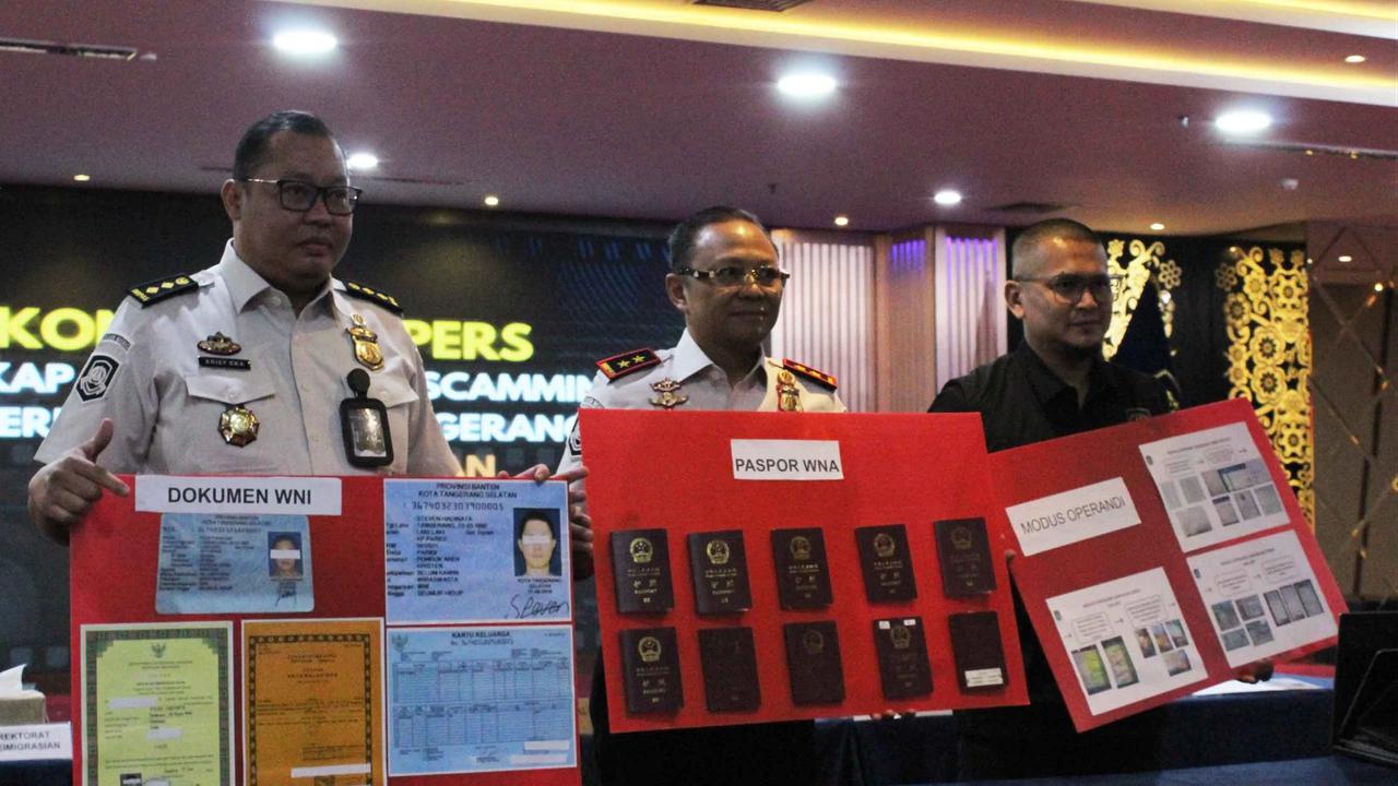FOTO: Imigrasi Bongkar Sindikat Love Scamming Internasional Berbasis AI di Tangerang