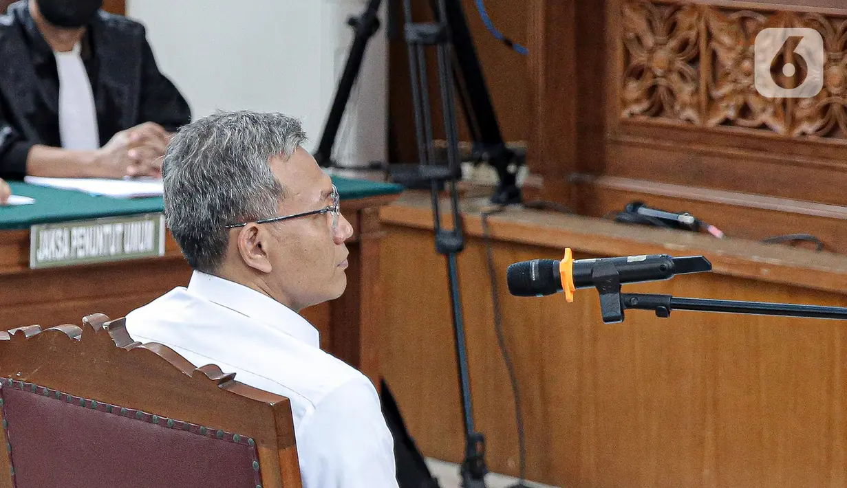 Terdakwa Agus Nurpatria bersiap untuk menjalani sidang perdana di Pengadilan Negeri Jakarta, Rabu (19/10/2022). Agus Nurpatria menjalani sidang dengan agenda pembacaan surat dakwaan kasus obstruction of justice atau perintangan proses penyidikan terkait perkara dugaan pembunuhan berencana terhadap Nofriansyah Yosua Hutabarat atau Brigadir J. (Liputan6.com/Faizal Fanani)