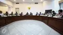 Suasana Sidang Paripurna Dewan Energi Nasional di Kantor Presiden, Kompleks Istana Kepresidenan, Jakarta, Kamis (5/1). Rapat membahas Rencana Umum Energi Nasional (RUEN) dan Strategi Pencapaian Target Energi Baru Terbarukan. (Liputan6.com/Faizal Fanani)