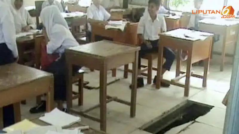 sekolah-bolong-131114b.jpg