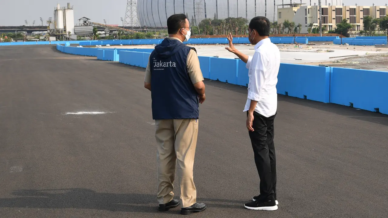Kemesraan Presiden Jokowi dan Anies Baswedan Saat Tinjau Lintasan Sirkuit Formula E