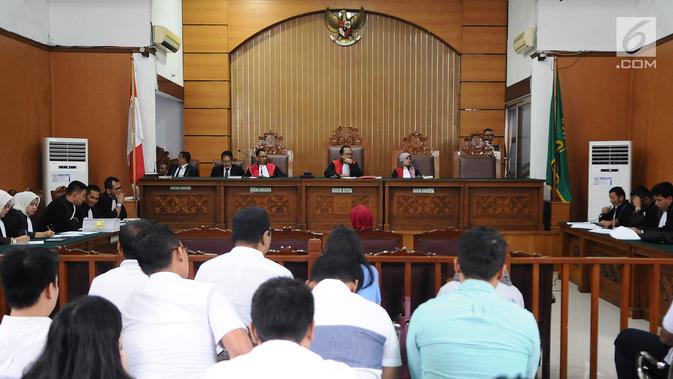 Terdakwa kasus dugaan penyebaran berita bohong atau hoaks Ratna Sarumpaet menjalani sidang lanjutan di PN Jakarta Selatan, Rabu (6/3/2019). Sidang tersebut beragendakan pembacaan nota keberatan atau eksepsi. (Liputan6.com/Herman Zakharia)