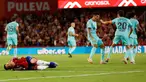 Pemain Barcelona Sergi Roberto (kanan) merayakan gol ke gawang Granada pada pertandingan sepak bola La Liga Spanyol di Stadion Los Carmanes, Granada, Spanyol, Minggu (8/10/2023). Pertandingan berakhir imbang 2-2. (AP Photo/Fermin Rodriguez)