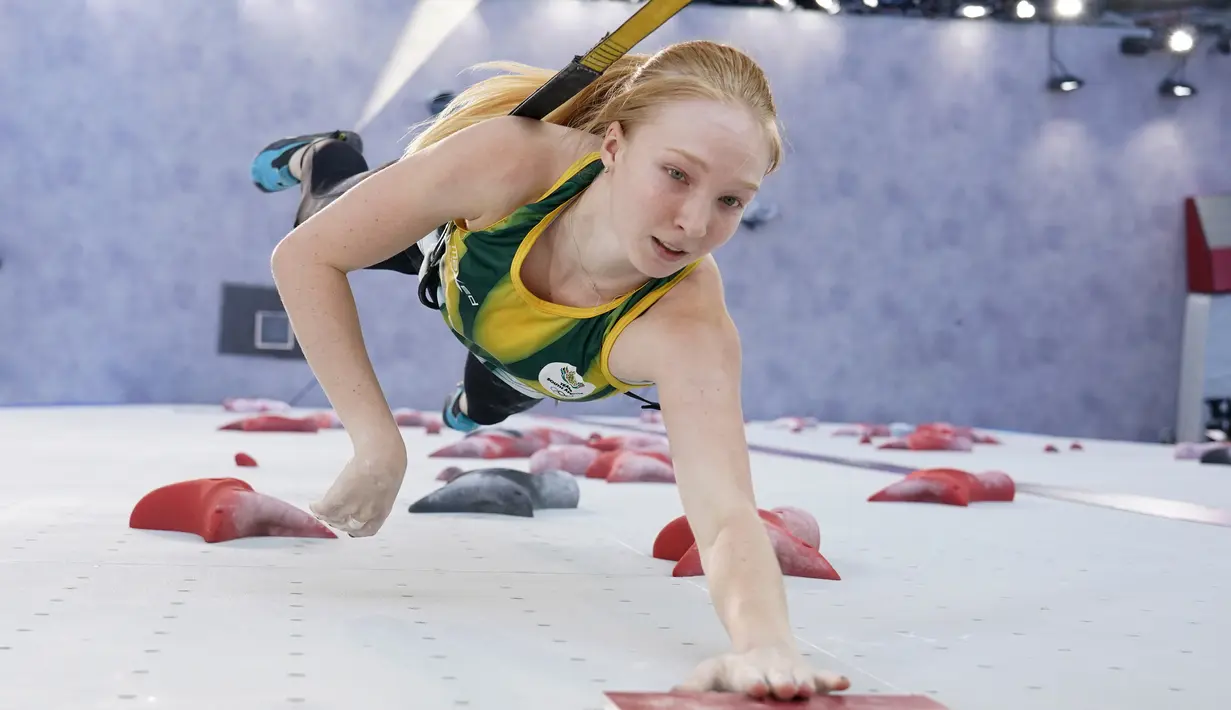 Atlet panjat tebing Afrika Selatan Erin Sterkenburg saat kualifikasi kecepatan kompetisi panjat tebing putri Olimpiade Tokyo 2020 di Tokyo, Jepang, Rabu (4/8/2021). (AP Photo/Tsuyoshi Ueda/Pool Photo via AP)