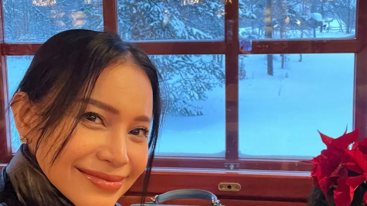 9 Potret Liburan Rossa Dan Anak Semata Wayangnya yang Mengagumkan, Tempuh 40 Jam - Ganti 5 Pesawat untuk Lihat Aurora