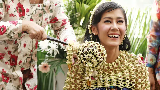 Ekspresi Kegembiraan Ardina Rasti saat Siraman Jelang Menikah