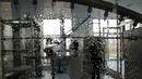 Peneliti berada di dalam laboratorium uji air di Pusat Keamanan Nuklir, Beijing, China, Jumat (18/3). Pusat Keamanan Nuklir ini merupakan hasil kerjasama China dan Amerika Serikat. (REUTERS/Kim Kyung-Hoon)