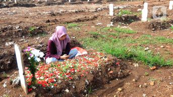 Bacaan Doa Ketika Ziarah Makam Orangtua Lengkap Arab, Latin dan Artinya