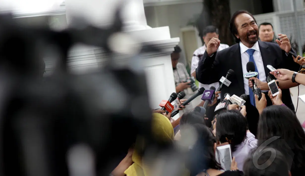 Ketum Partai Nasdem, Surya Paloh tiba di Istana Negara, Jakarta, Kamis (15/1/2015). (Liputan6.com/Faizal Fanani)