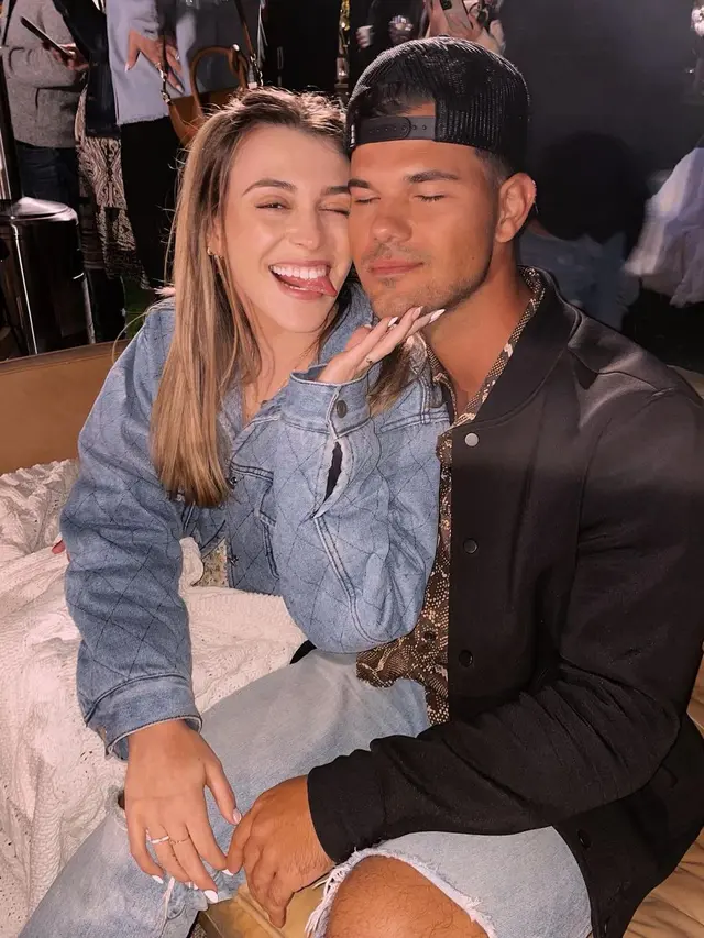 Taylor Lautner dan tunangannya Taylor Dome (Foto: Instagram/@taylorlautner)
