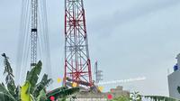 Beton penyangga tower di Tambun Selatan, Bekasi, Jawa Barat roboh hingga menyebabkan satu pekerja tewas dan empat lainnya luka-luka. (Foto: Istimewa/akun X @milkqyta)