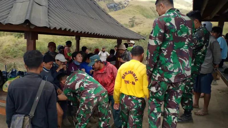 Tim gabungan mengevakuasi pendaki, porter, dan guide di Gunung Rinjani usai gempa Lombok