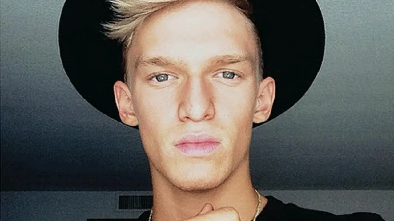 Cody Simpson akhirnya menjawab perihal kabar dirinya akan membuat album duet bareng Justin Bieber.