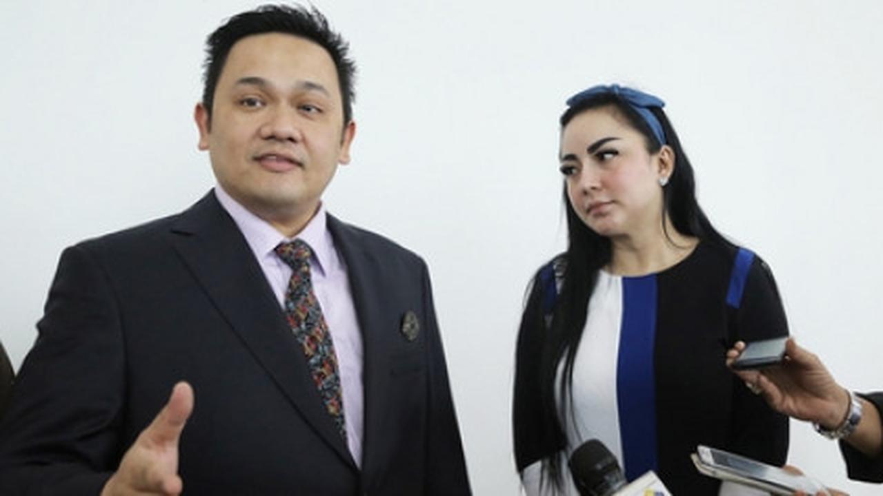 Buat Farhat Abbas, Regina rela kirim foto cantik menggoda