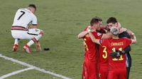 Timnas Belgia merayakan kemenangan seusai pertandingan babak 16 besar Euro 2020 antara Belgia melawan Portugal yang berlangsung di Stadion La Cartuja, Sevilla pada Minggu (27/06/2021). (AP/Pool/Jose Manuel Vidal)