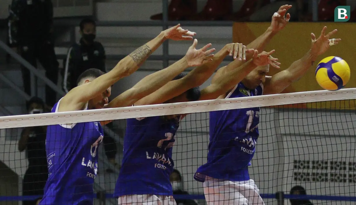 Bogor LavAni mengawali laga seri pertama Final Four PLN Mobile Proliga 2022 dengan kemenangan telak 3-0 atas tim unggulan Jakarta BNI 46, Jumat (11/3/2022). Kemenangan mengejutkan ini diraih saat Bogor LavAni kehilangan 4 pemainnya akibat terpapar COVID-19. (Bola.com/M Iqbal Ichsan)